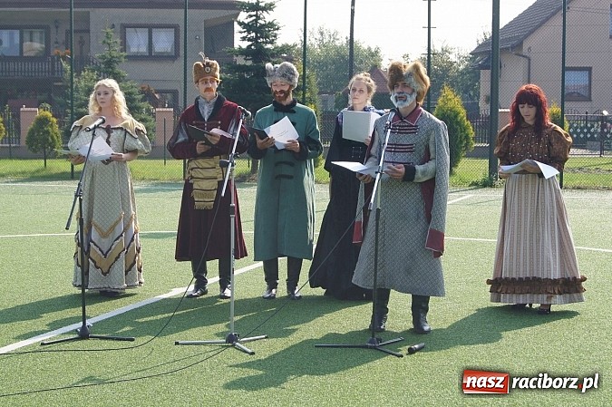 Zdjęcie w galerii na portalu naszraciborz.pl: Z wąsami Skrzetuskiego na Narodowym Czytaniu w Nędzy wiadomości z regionu