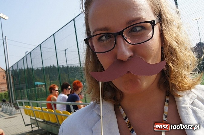 Zdjęcie w galerii na portalu naszraciborz.pl: Z wąsami Skrzetuskiego na Narodowym Czytaniu w Nędzy wiadomości z regionu