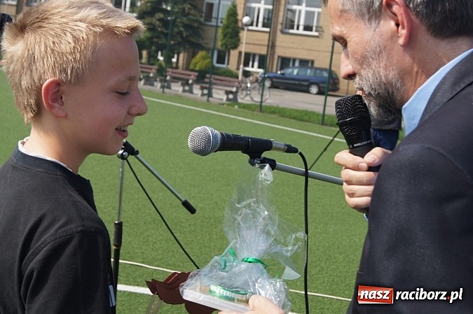 Zdjęcie w galerii na portalu naszraciborz.pl: Z wąsami Skrzetuskiego na Narodowym Czytaniu w Nędzy wiadomości z regionu