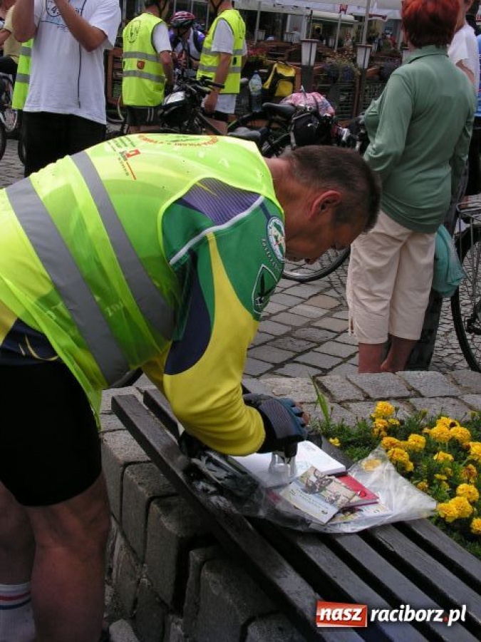 Zdjęcie w galerii na portalu naszraciborz.pl: Na rowerach zwiedzą Polskę wiadomości z regionu