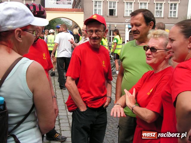 Zdjęcie w galerii na portalu naszraciborz.pl: Na rowerach zwiedzą Polskę wiadomości z regionu