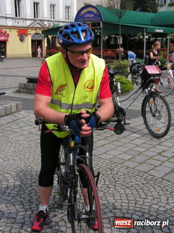 Zdjęcie w galerii na portalu naszraciborz.pl: Na rowerach zwiedzą Polskę wiadomości z regionu