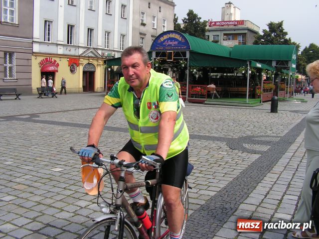Zdjęcie w galerii na portalu naszraciborz.pl: Na rowerach zwiedzą Polskę wiadomości z regionu