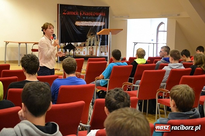 Zdjęcie w galerii na portalu naszraciborz.pl: Oczy i uszy bezpieki - prezentacja wystawy na zamku wiadomości z regionu