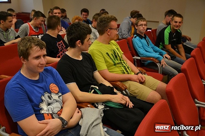 Zdjęcie w galerii na portalu naszraciborz.pl: Oczy i uszy bezpieki - prezentacja wystawy na zamku wiadomości z regionu