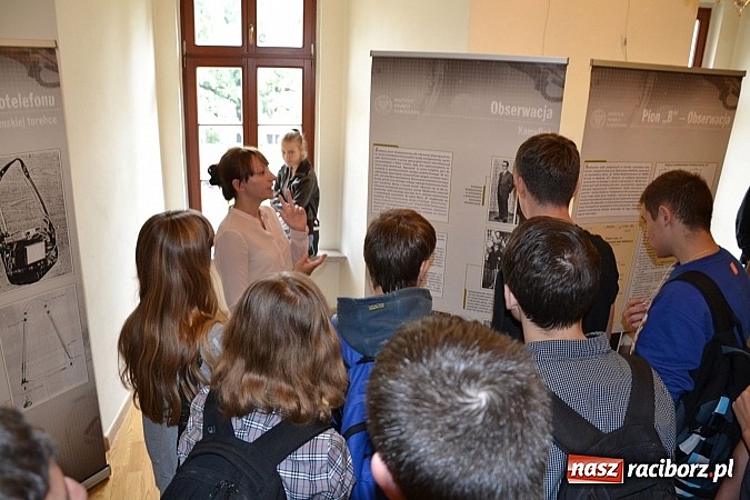 Zdjęcie w galerii na portalu naszraciborz.pl: Oczy i uszy bezpieki - prezentacja wystawy na zamku wiadomości z regionu