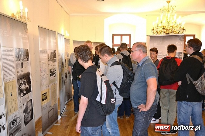Zdjęcie w galerii na portalu naszraciborz.pl: Oczy i uszy bezpieki - prezentacja wystawy na zamku wiadomości z regionu
