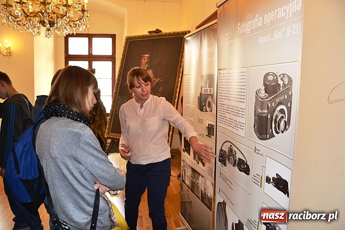 Zdjęcie w galerii na portalu naszraciborz.pl: Oczy i uszy bezpieki - prezentacja wystawy na zamku wiadomości z regionu