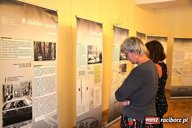 Zdjęcie w galerii na portalu naszraciborz.pl: Oczy i uszy bezpieki - prezentacja wystawy na zamku wiadomości z regionu