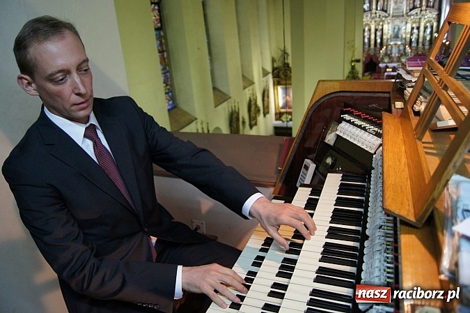 Zdjęcie w galerii na portalu naszraciborz.pl: Artysta z Wiednia wystąpił w kościele farnym wiadomości z regionu