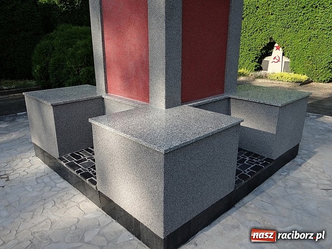 Zdjęcie w galerii na portalu naszraciborz.pl: Tak teraz wygląda pomnik na cmentarzu żołnierzy radzieckich wiadomości z regionu