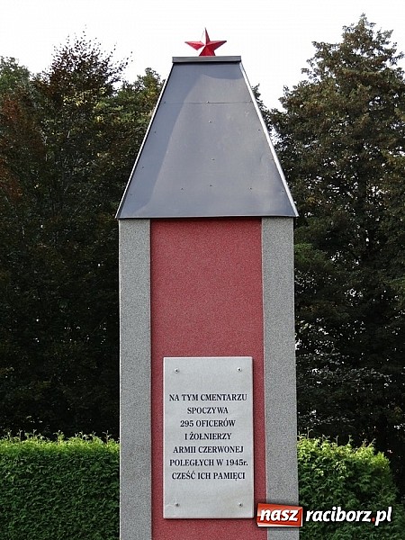 Zdjęcie w galerii na portalu naszraciborz.pl: Tak teraz wygląda pomnik na cmentarzu żołnierzy radzieckich wiadomości z regionu