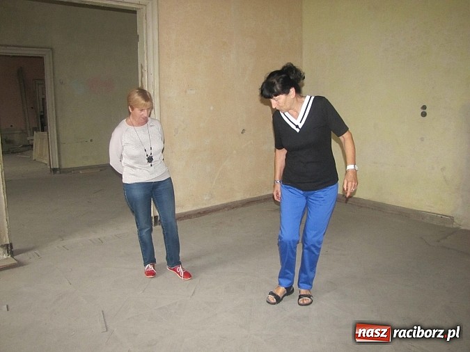 Zdjęcie w galerii na portalu naszraciborz.pl: Tu były sypialnie, tam stała wielka choinka... Spotkanie byłych wychowanków domu dziecka w Krowiarkach wiadomości z regionu