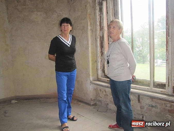 Zdjęcie w galerii na portalu naszraciborz.pl: Tu były sypialnie, tam stała wielka choinka... Spotkanie byłych wychowanków domu dziecka w Krowiarkach wiadomości z regionu