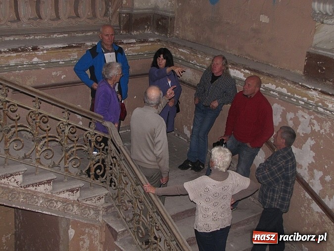 Zdjęcie w galerii na portalu naszraciborz.pl: Tu były sypialnie, tam stała wielka choinka... Spotkanie byłych wychowanków domu dziecka w Krowiarkach wiadomości z regionu