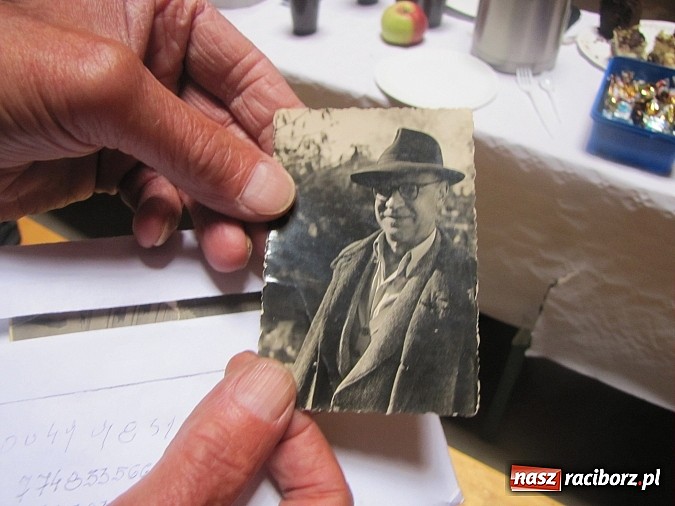 Zdjęcie w galerii na portalu naszraciborz.pl: Tu były sypialnie, tam stała wielka choinka... Spotkanie byłych wychowanków domu dziecka w Krowiarkach wiadomości z regionu