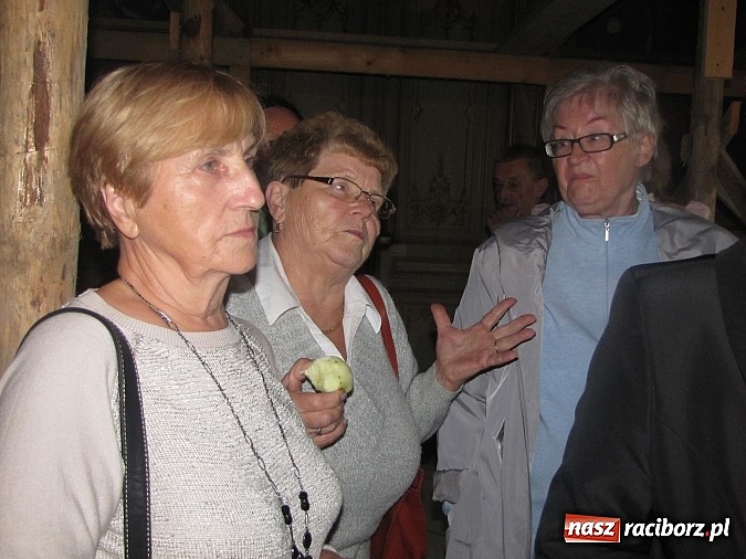 Zdjęcie w galerii na portalu naszraciborz.pl: Tu były sypialnie, tam stała wielka choinka... Spotkanie byłych wychowanków domu dziecka w Krowiarkach wiadomości z regionu