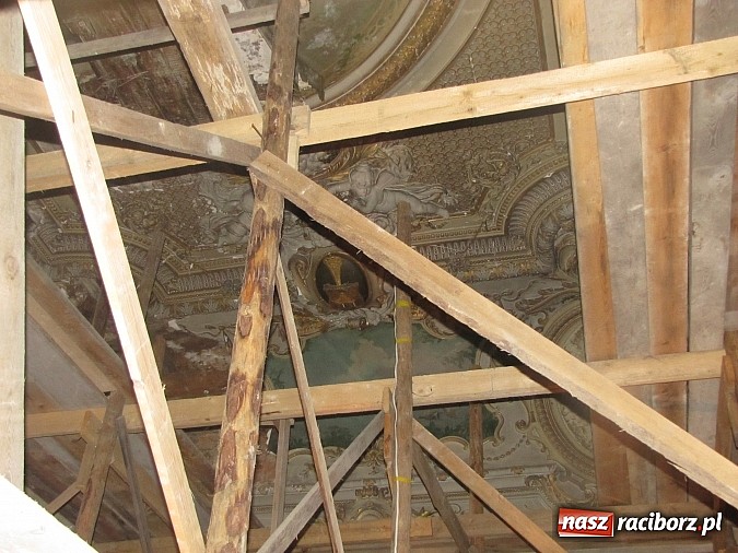 Zdjęcie w galerii na portalu naszraciborz.pl: Tu były sypialnie, tam stała wielka choinka... Spotkanie byłych wychowanków domu dziecka w Krowiarkach wiadomości z regionu