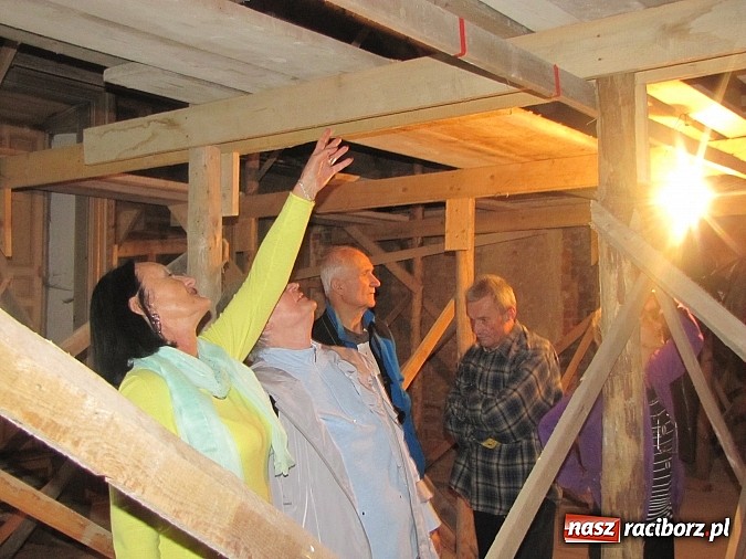 Zdjęcie w galerii na portalu naszraciborz.pl: Tu były sypialnie, tam stała wielka choinka... Spotkanie byłych wychowanków domu dziecka w Krowiarkach wiadomości z regionu