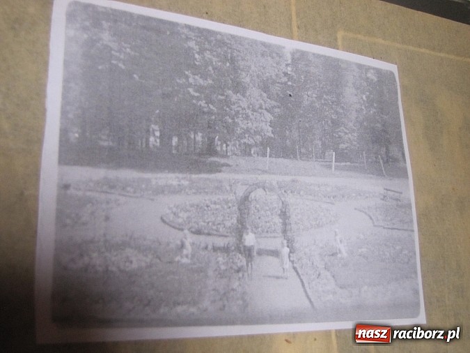 Zdjęcie w galerii na portalu naszraciborz.pl: Tu były sypialnie, tam stała wielka choinka... Spotkanie byłych wychowanków domu dziecka w Krowiarkach wiadomości z regionu