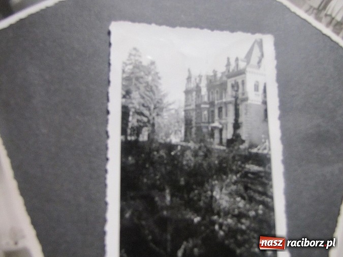 Zdjęcie w galerii na portalu naszraciborz.pl: Tu były sypialnie, tam stała wielka choinka... Spotkanie byłych wychowanków domu dziecka w Krowiarkach wiadomości z regionu