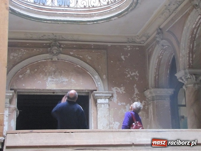 Zdjęcie w galerii na portalu naszraciborz.pl: Tu były sypialnie, tam stała wielka choinka... Spotkanie byłych wychowanków domu dziecka w Krowiarkach wiadomości z regionu