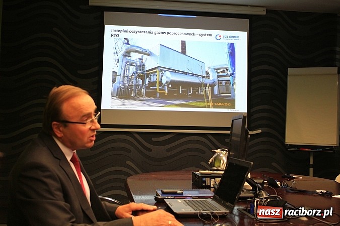 Zdjęcie w galerii na portalu naszraciborz.pl: Samochody w kropki, uciążliwy hałas, brudne okna i elewacja, czyli spotkanie z SGL Carbon wiadomości z regionu