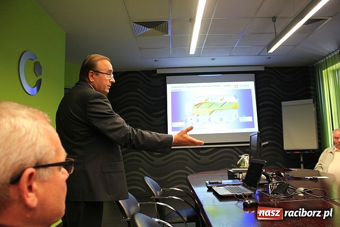 Zdjęcie w galerii na portalu naszraciborz.pl: Samochody w kropki, uciążliwy hałas, brudne okna i elewacja, czyli spotkanie z SGL Carbon wiadomości z regionu