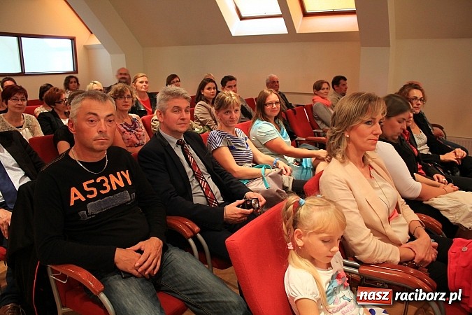 Zdjęcie w galerii na portalu naszraciborz.pl: 77 uczniów odebrało stypendia z rąk prezydenta na Zamku Piastowskim wiadomości z regionu