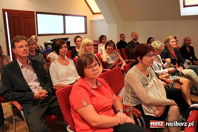 Zdjęcie w galerii na portalu naszraciborz.pl: 77 uczniów odebrało stypendia z rąk prezydenta na Zamku Piastowskim wiadomości z regionu