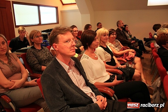 Zdjęcie w galerii na portalu naszraciborz.pl: 77 uczniów odebrało stypendia z rąk prezydenta na Zamku Piastowskim wiadomości z regionu