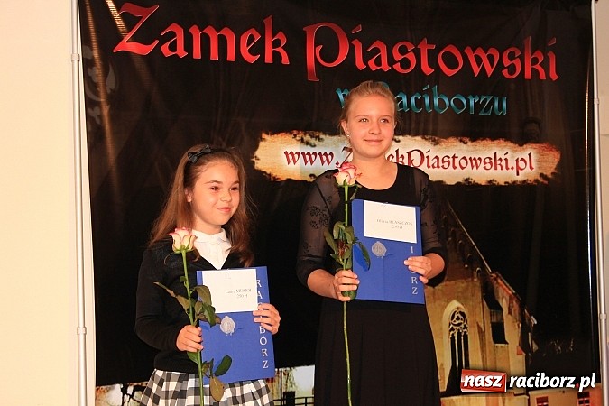 Zdjęcie w galerii na portalu naszraciborz.pl: 77 uczniów odebrało stypendia z rąk prezydenta na Zamku Piastowskim wiadomości z regionu