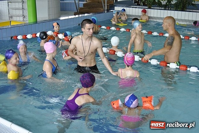 Zdjęcie w galerii na portalu naszraciborz.pl: W aquaparku dzieci uczą się pływać  wiadomości z regionu