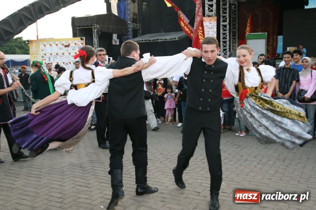 Zdjęcie w galerii na portalu naszraciborz.pl: Zespół Raciborzanie w Indonezji wiadomości z regionu