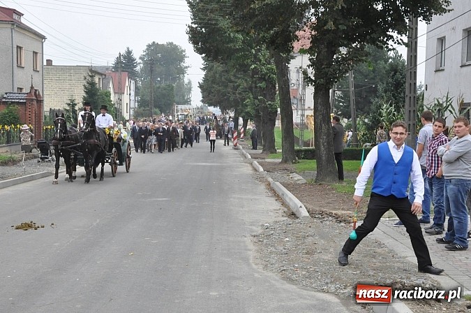 Zdjęcie w galerii na portalu naszraciborz.pl: Korowód jak z Bieńkowic do Raciborza, czyli powiatowe dożynki 2014 wiadomości z regionu
