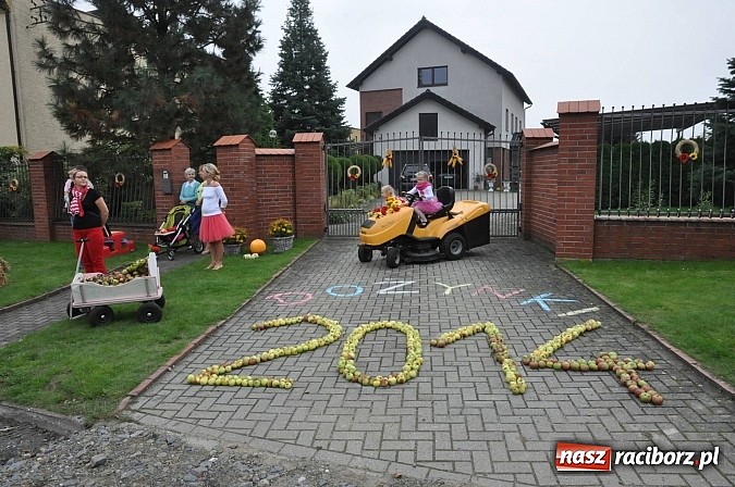 Zdjęcie w galerii na portalu naszraciborz.pl: Korowód jak z Bieńkowic do Raciborza, czyli powiatowe dożynki 2014 wiadomości z regionu