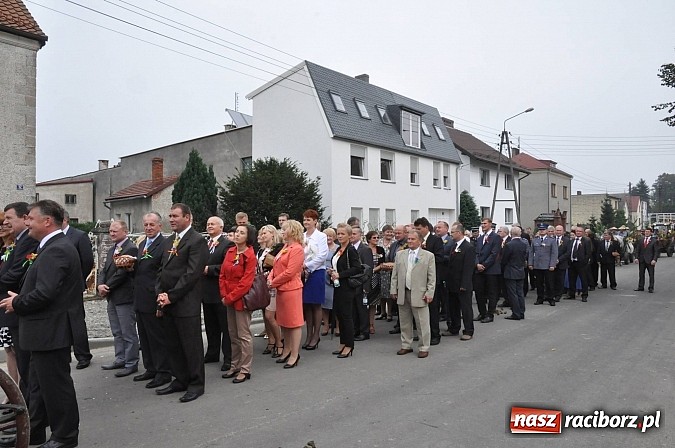 Zdjęcie w galerii na portalu naszraciborz.pl: Korowód jak z Bieńkowic do Raciborza, czyli powiatowe dożynki 2014 wiadomości z regionu