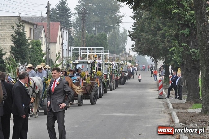 Zdjęcie w galerii na portalu naszraciborz.pl: Korowód jak z Bieńkowic do Raciborza, czyli powiatowe dożynki 2014 wiadomości z regionu