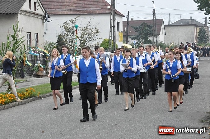 Zdjęcie w galerii na portalu naszraciborz.pl: Korowód jak z Bieńkowic do Raciborza, czyli powiatowe dożynki 2014 wiadomości z regionu