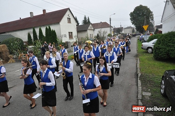 Zdjęcie w galerii na portalu naszraciborz.pl: Korowód jak z Bieńkowic do Raciborza, czyli powiatowe dożynki 2014 wiadomości z regionu