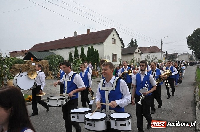 Zdjęcie w galerii na portalu naszraciborz.pl: Korowód jak z Bieńkowic do Raciborza, czyli powiatowe dożynki 2014 wiadomości z regionu
