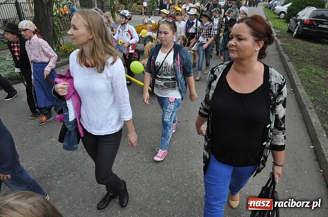 Zdjęcie w galerii na portalu naszraciborz.pl: Korowód jak z Bieńkowic do Raciborza, czyli powiatowe dożynki 2014 wiadomości z regionu