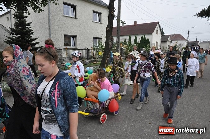 Zdjęcie w galerii na portalu naszraciborz.pl: Korowód jak z Bieńkowic do Raciborza, czyli powiatowe dożynki 2014 wiadomości z regionu