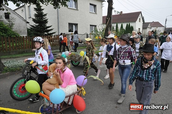 Zdjęcie w galerii na portalu naszraciborz.pl: Korowód jak z Bieńkowic do Raciborza, czyli powiatowe dożynki 2014 wiadomości z regionu