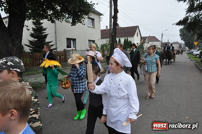 Zdjęcie w galerii na portalu naszraciborz.pl: Korowód jak z Bieńkowic do Raciborza, czyli powiatowe dożynki 2014 wiadomości z regionu