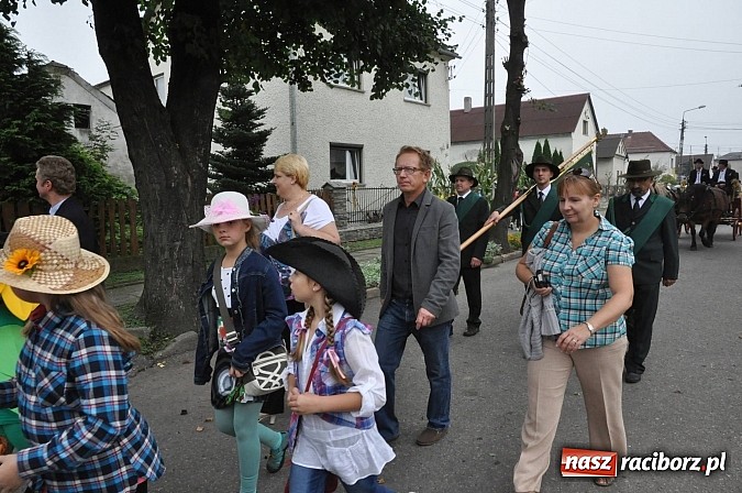 Zdjęcie w galerii na portalu naszraciborz.pl: Korowód jak z Bieńkowic do Raciborza, czyli powiatowe dożynki 2014 wiadomości z regionu