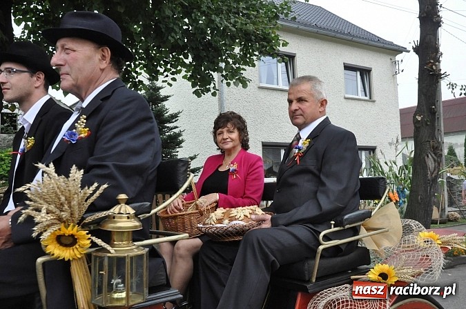 Zdjęcie w galerii na portalu naszraciborz.pl: Korowód jak z Bieńkowic do Raciborza, czyli powiatowe dożynki 2014 wiadomości z regionu