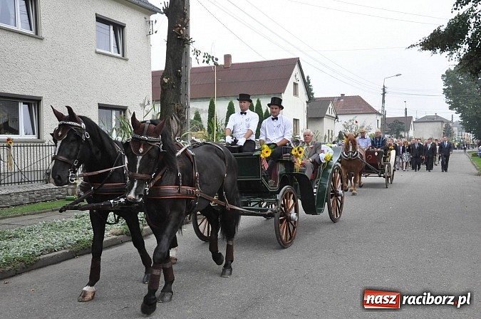 Zdjęcie w galerii na portalu naszraciborz.pl: Korowód jak z Bieńkowic do Raciborza, czyli powiatowe dożynki 2014 wiadomości z regionu