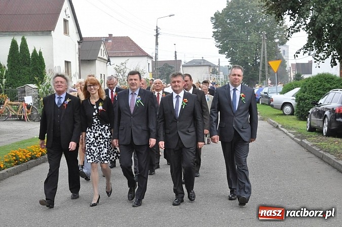 Zdjęcie w galerii na portalu naszraciborz.pl: Korowód jak z Bieńkowic do Raciborza, czyli powiatowe dożynki 2014 wiadomości z regionu