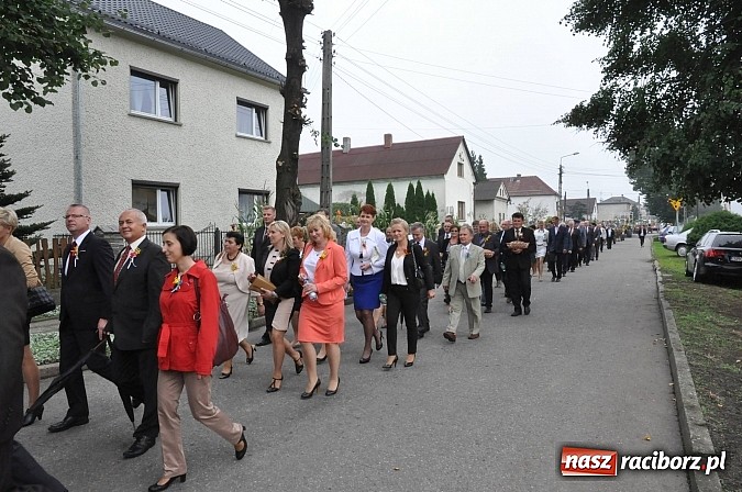Zdjęcie w galerii na portalu naszraciborz.pl: Korowód jak z Bieńkowic do Raciborza, czyli powiatowe dożynki 2014 wiadomości z regionu